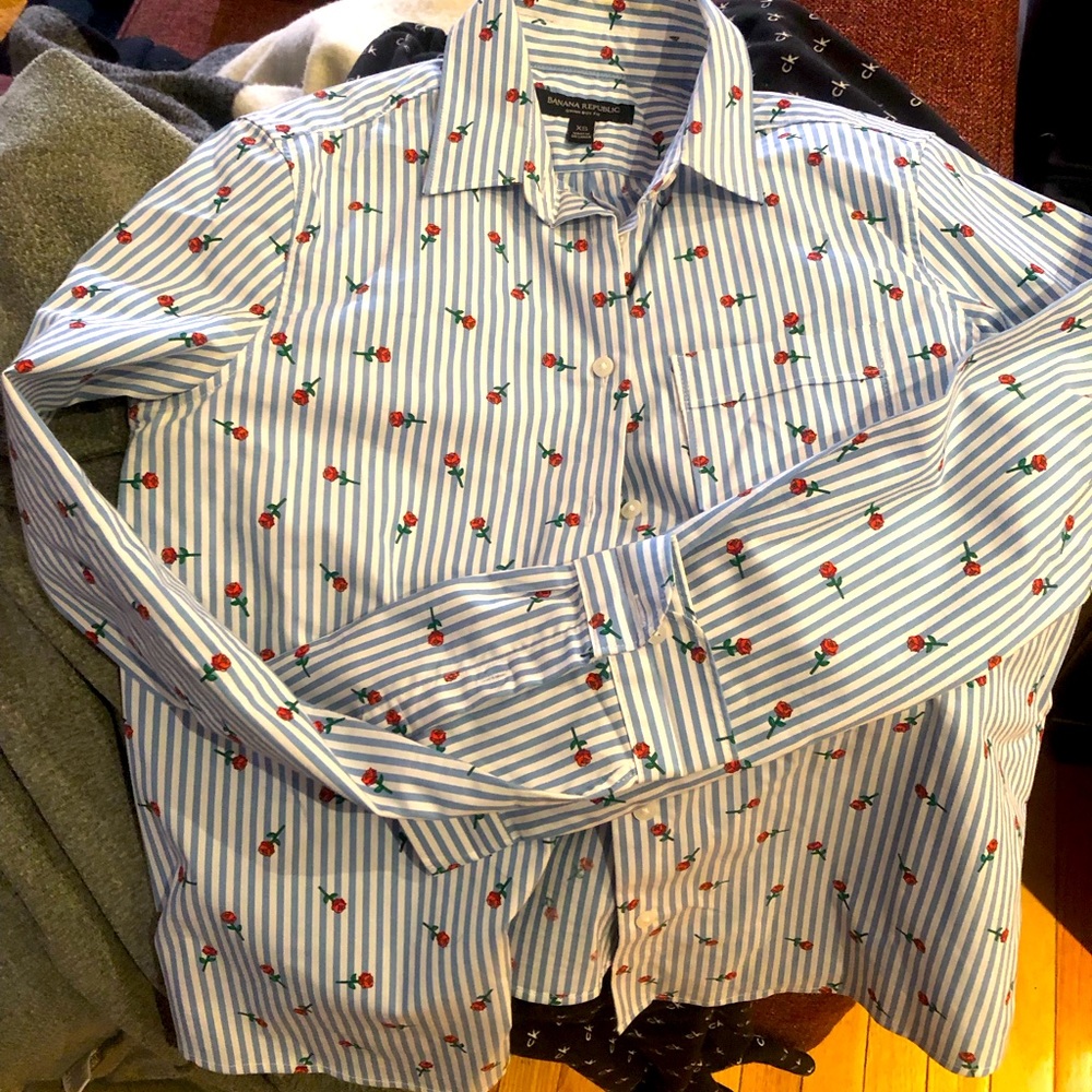 Banana Republic xs women’s pinstripe and roses shirt new new new